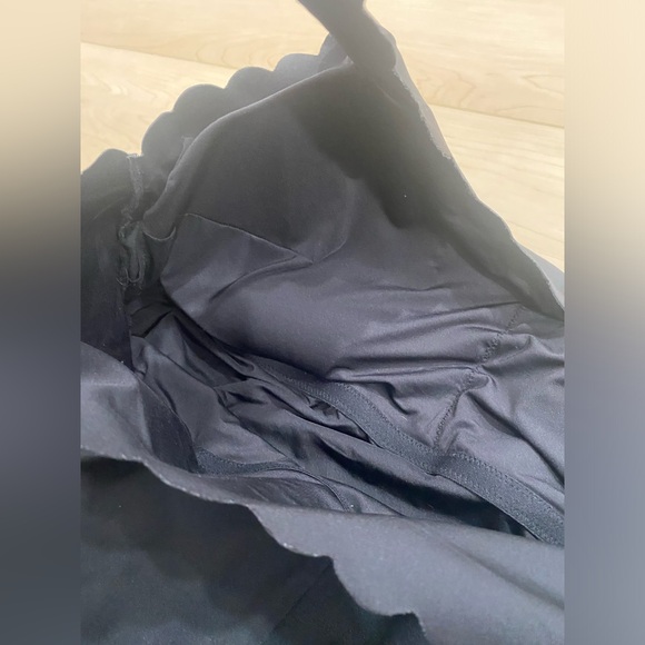 H&M Mama Padded Scalloped Swimsuit - Picture 7 of 12